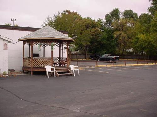 Chipican Motel Sarnia Exterior photo